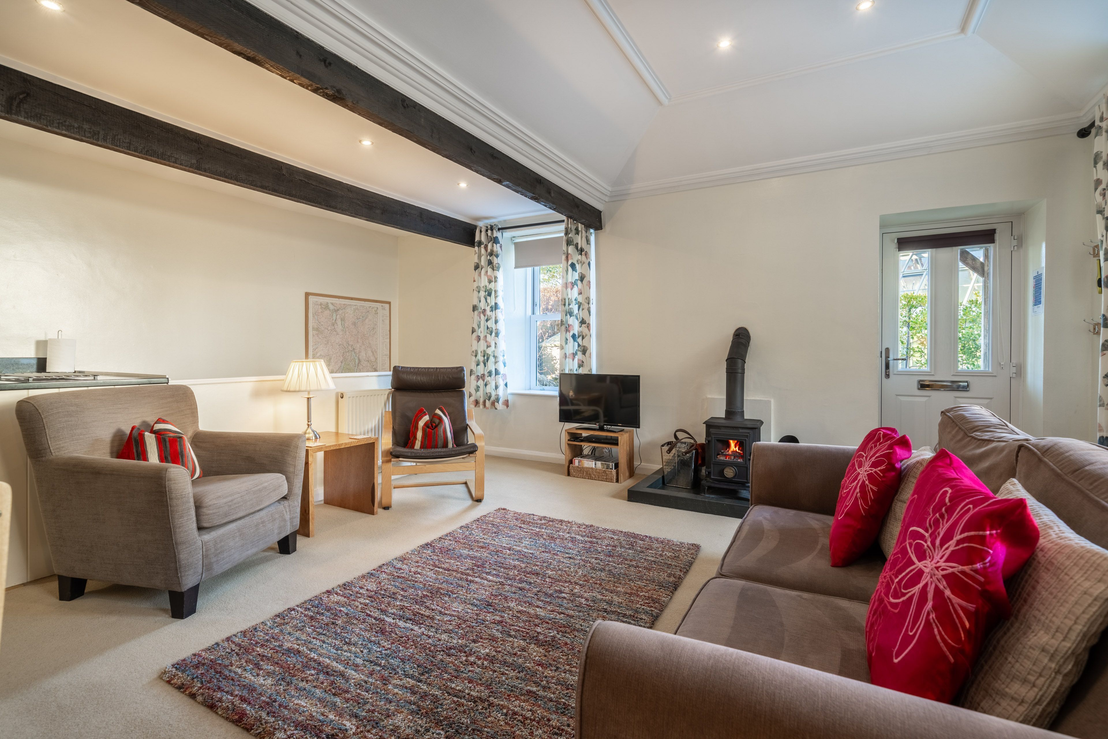 TV, fireplace