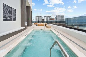 Rooftop pool - Distric 225 (Miami)