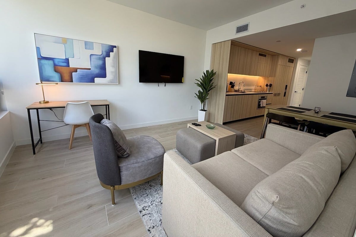 Apartment, 2 Bedrooms, City View | Living area