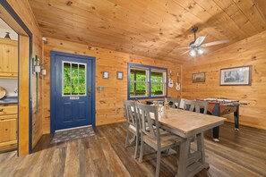 Interior - Log Cabin, Dog Friendly, Minutes to Attractions, Hot tub, Fire-pit, Peaceful! (Sevierville)