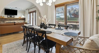 The Terrace w Hot Tub: Spacious, Quality, Fun