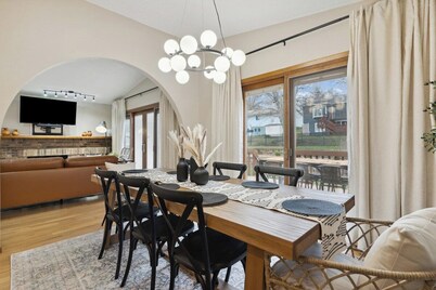 The Terrace w Hot Tub: Spacious, Quality, Fun