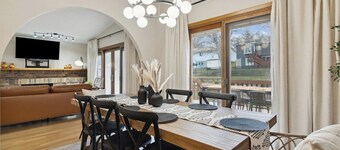 The Terrace w Hot Tub: Spacious, Quality, Fun
