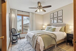 5 bedrooms, desk, iron/ironing board, travel crib