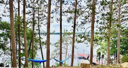 Charming 3-bedroom lake house in Rhinelander perfect for your getaway