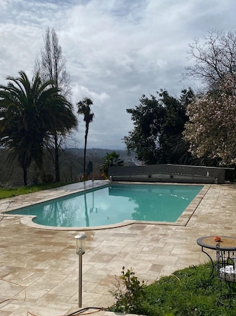 Pool. Bed & Breakfast