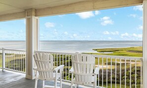 Property grounds - Top-Floor Coastal Retreat  • Gulf + Bay Views • Sleeps 8 • Pointe West Resort (Galveston)