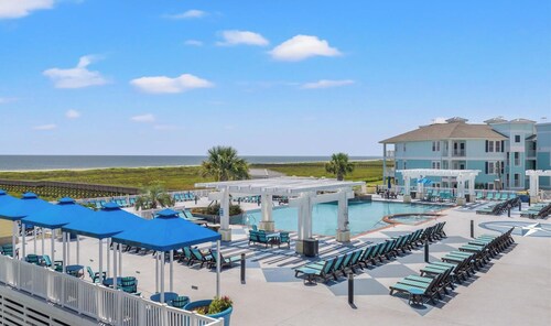 Top-Floor Coastal Retreat  • Gulf + Bay Views • Sleeps 8 • Pointe West Resort