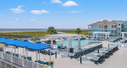 Top-Floor Coastal Retreat • Gulf + Bay Views • Sleeps 8 • Pointe West Resort
