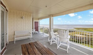 Property grounds - Top-Floor Coastal Retreat  • Gulf + Bay Views • Sleeps 8 • Pointe West Resort (Galveston)