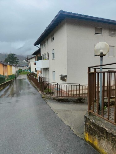 Blue-green apartment. A 3" walk to the center, spa and lake.