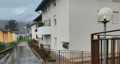 Blue-green apartment. A 3" walk to the center, spa and lake.