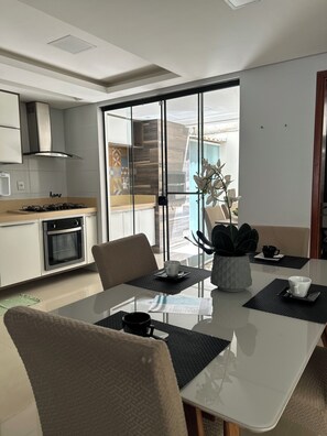 Microwave, oven, stovetop - Duplex 3/4 100 m from millionaires' beach (Ilhéus)