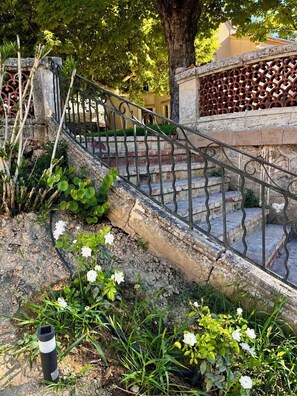 Property grounds - Sumptuous Manoir XIXᵉ between Aix & Cassis - Swimming pool, Garden & Sainte-Baume View (Auriol)