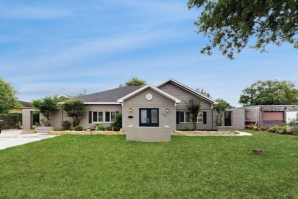 Exterior - Mins to Ocean Drive, Bayfront, Fam Friendly, Quiet (Corpus Christi)