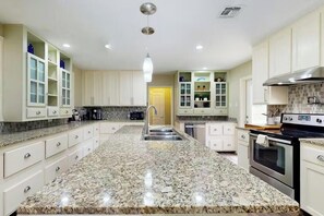 Private kitchen - Mins to Ocean Drive, Bayfront, Fam Friendly, Quiet (Corpus Christi)