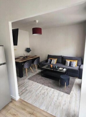 TV - Bright 65m² flat in city centre (Avignon)