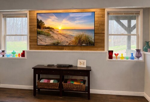 Wooded Michigan Retreat: 30 Min to Notre Dame - Sleeps 6