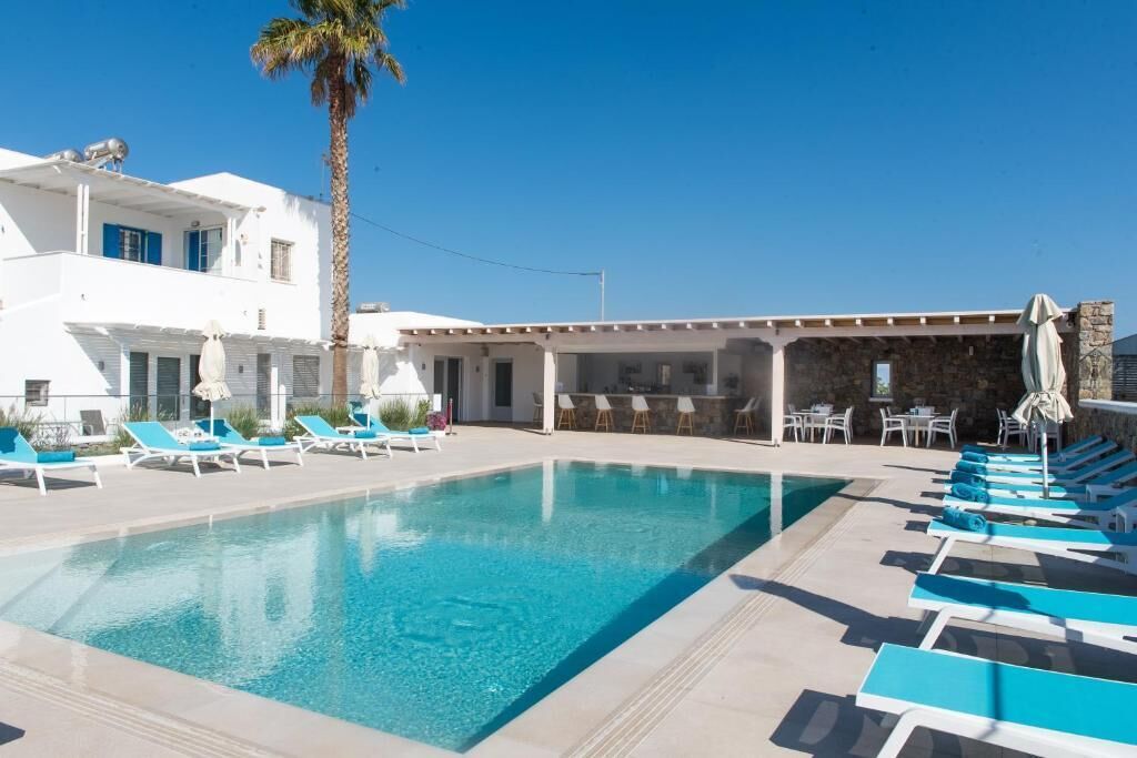 Standard Quadruple Room, Balcony, Garden View | Kolam renang