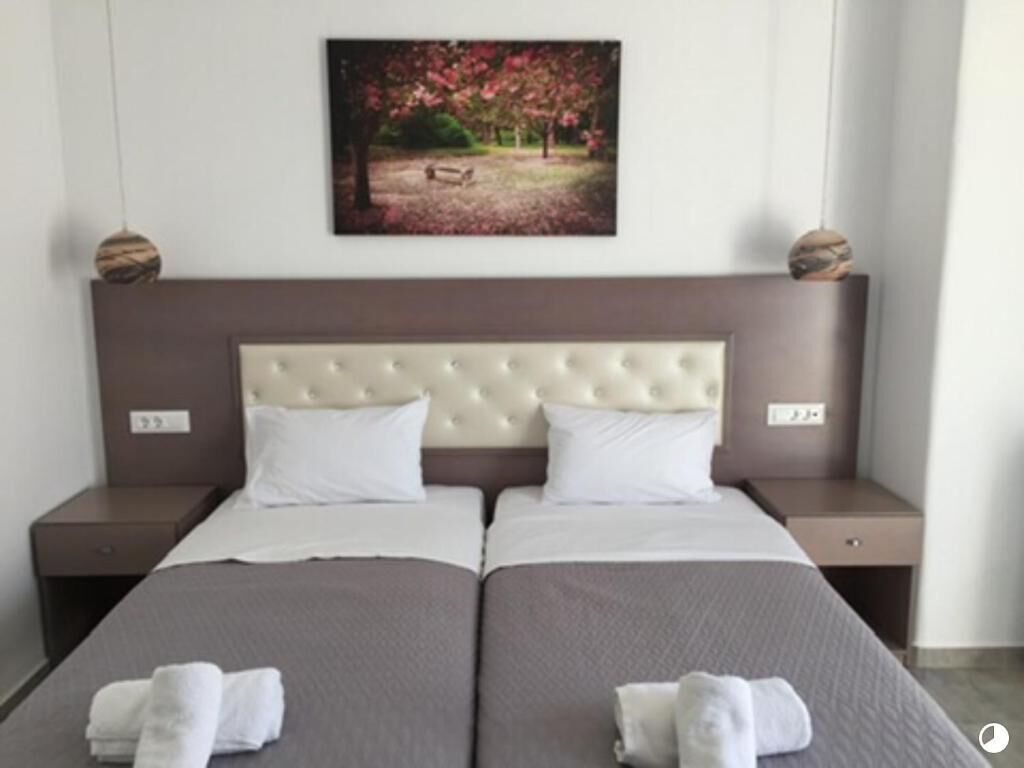 Kahden hengen standard-huone (kaksi sänkyä), parveke, näköala puutarhaan