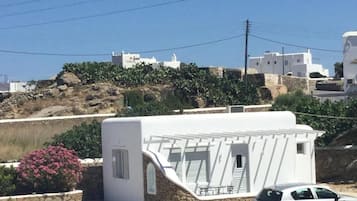 Standard Quadruple Room, Balcony, Garden View | Exterior