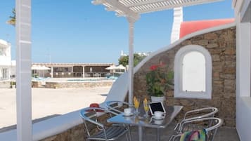 Standard Quadruple Room, Balcony, Garden View | Outdoor dining