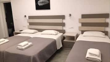 Standard Triple Room, Balcony, Garden View