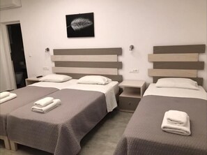 Standard Triple Room, Balcony, Garden View