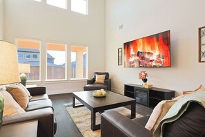 Living area - 5BR by Lake Ray Hubbard/Chef’s Kitchen/Sleeps12 (Garland)