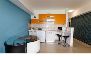Apartment, 1 Bedroom | Private kitchen | Mini-fridge, microwave, stovetop, cookware/dishes/utensils - Tisza Gyöngye Apartmanok (Szeged)