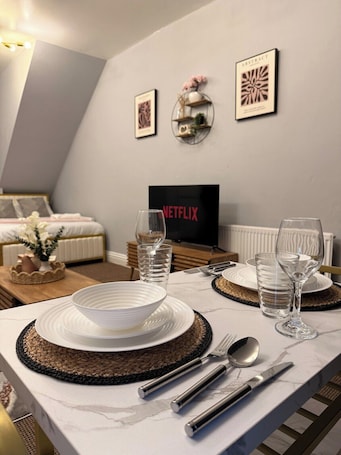 Dining. Studio Aurelia - Oldham city centre - 21246