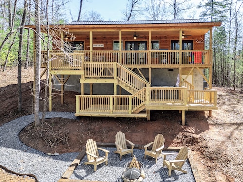 Secluded Mountain Cabin with Hot Tub & Fire pit on 4 acres