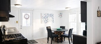 The Northern Nest-Hot Tub/Views of Curtis and Lake.
State tax included