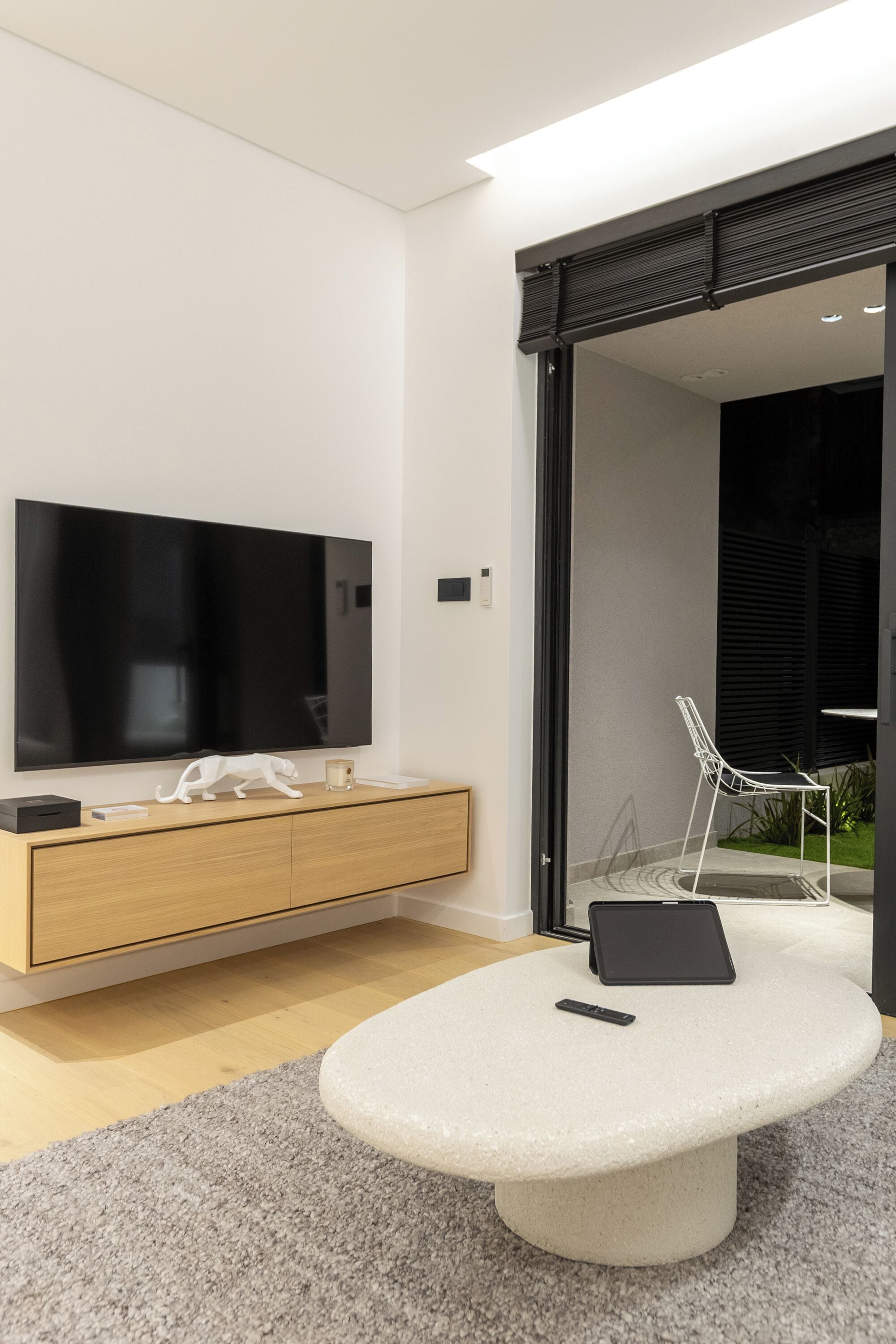 Deluxe Apartment, Non Smoking, Garden View | Living area