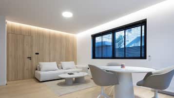 Deluxe Apartment, Non Smoking, Garden View | Interior