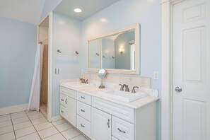 Hair dryer, towels - Union Pier Beauty With Private Pool And Association Beach! (Union Pier)