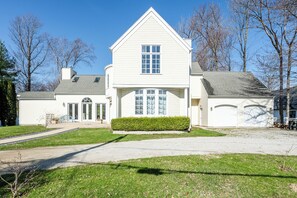 Exterior - Union Pier Beauty With Private Pool And Association Beach! (Union Pier)