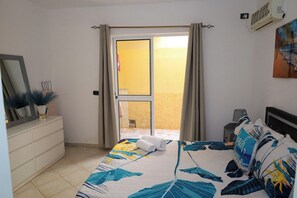 1 dormitorio, tabla de planchar con plancha, wifi y ropa de cama