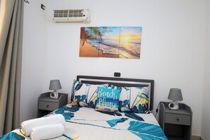 1 dormitorio, tabla de planchar con plancha, wifi y ropa de cama