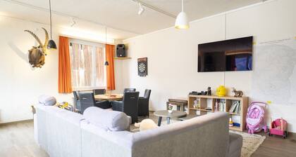 Chasa Macun – Spacious vacation home with professional kitchen in the mountain village of Tschlin