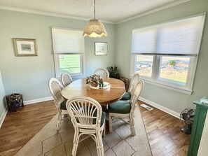 Dining - 2-bedroom Cottage in Fun-Filled Carolina Beach, 3 blocks to beach & downtown (Carolina Beach)