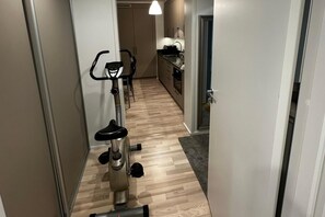 Fridge, microwave, oven, stovetop - Business/couples - Parking - Wifi - Sleeps 3 (Jarfalla)
