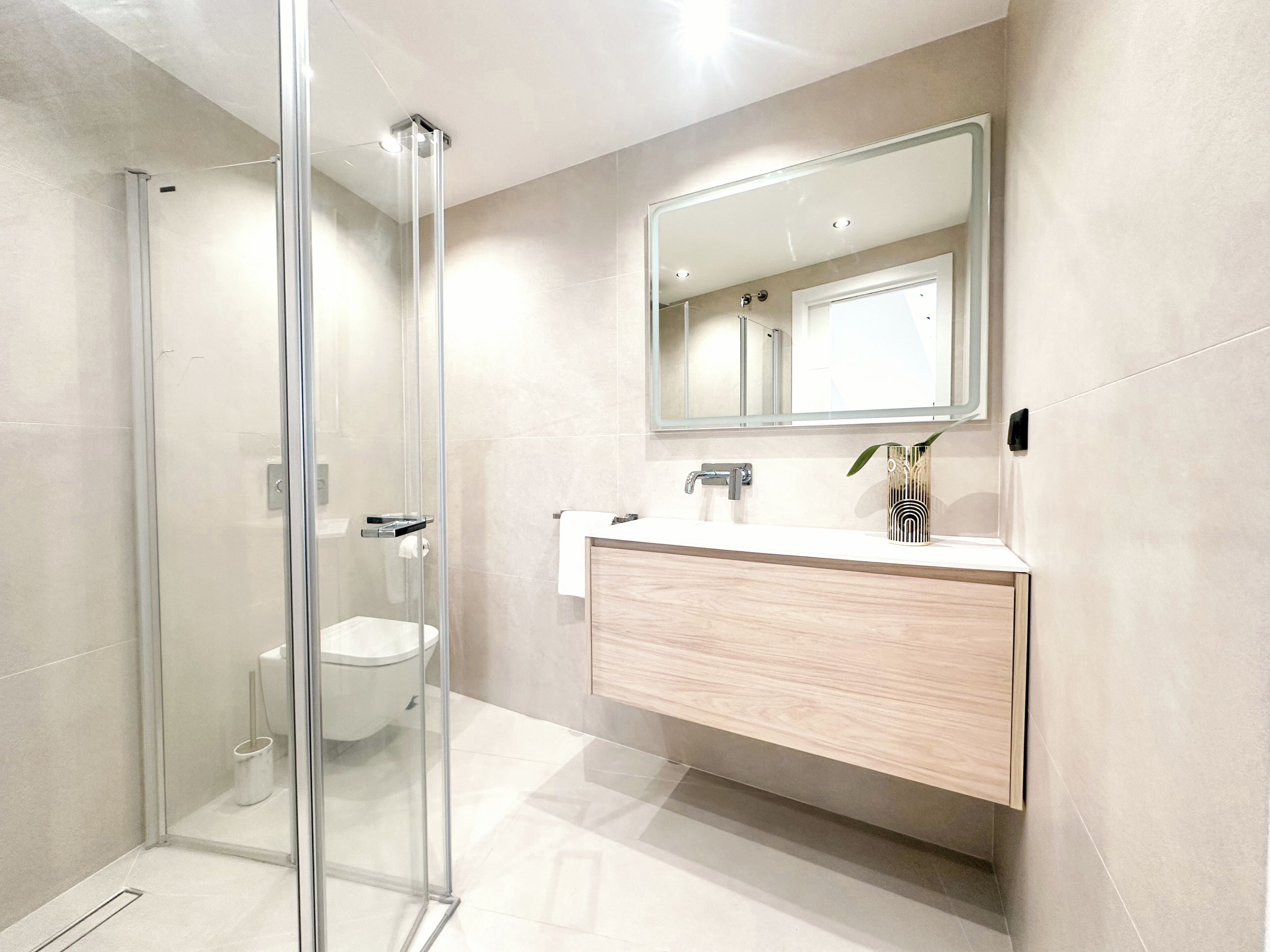 Deluxe appartement, uitzicht op tuin | Badkamer