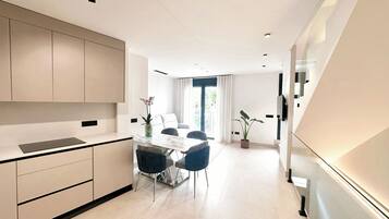 Deluxe appartement, uitzicht op tuin | Interieur