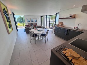 Interior - The Seahorse Torbay - Seaside hideaway for two with hot tub and movie room (Torquay)
