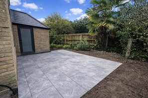 Terrace/patio - Stunning! 4-Bedroom Home! Great BEACH Location! (Bournemouth)