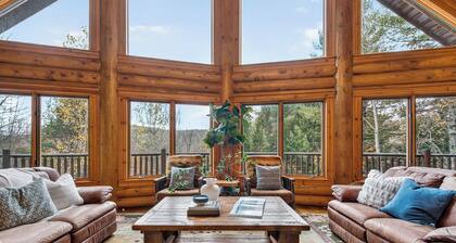 Luxury Adirondack cabin, hot tub, game room, Lake George 30mins, Gore 5mins