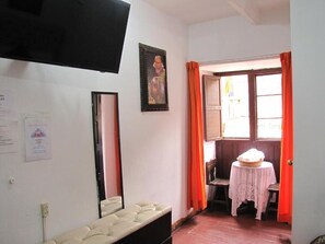 Twin Room, Courtyard View | Interior - Imperial Golden House Inn (Cusco)