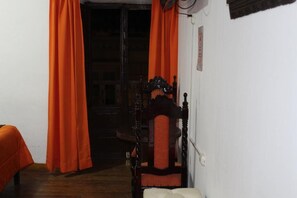 Habitación doble, balcón, vistas a la ciudad | Interior