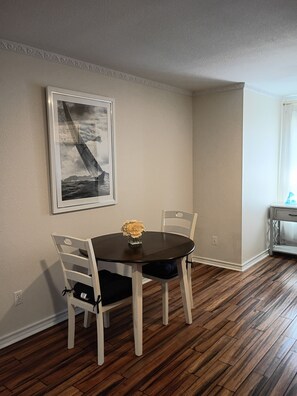 Dining - Cozy and Luxe 1-bedroom guesthouse in ritzy part of Texarkana with AC (Texarkana)